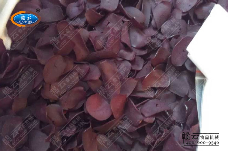 切出來的薯干經(jīng)過曬干