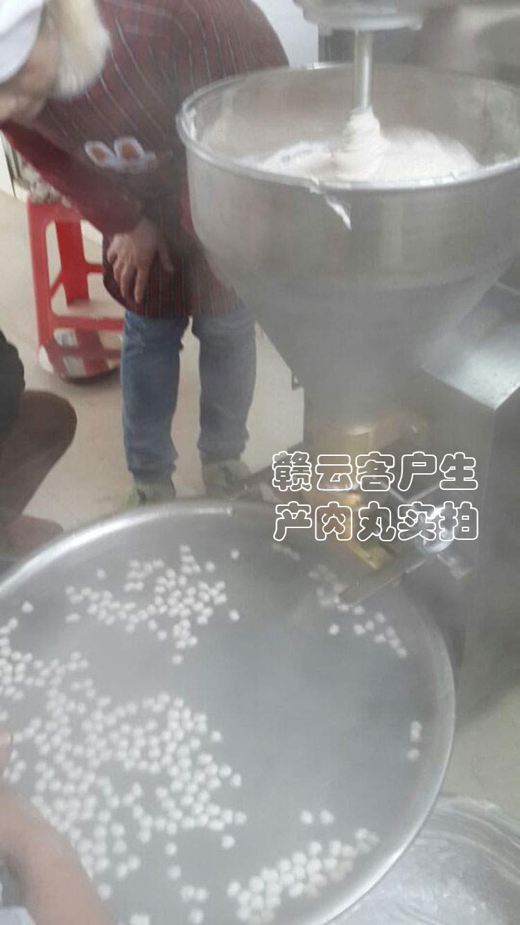 現(xiàn)場生產實心肉丸